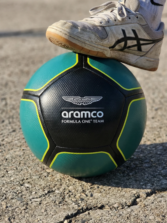 Pallone da calcio Aston Martin Aramco F1 Team Soccer Ball misura #5 green/black-1