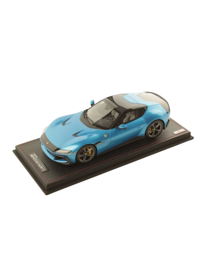 Modellino auto in scala 1:18 FERRARI 12 CILINDRI BLU CORSA