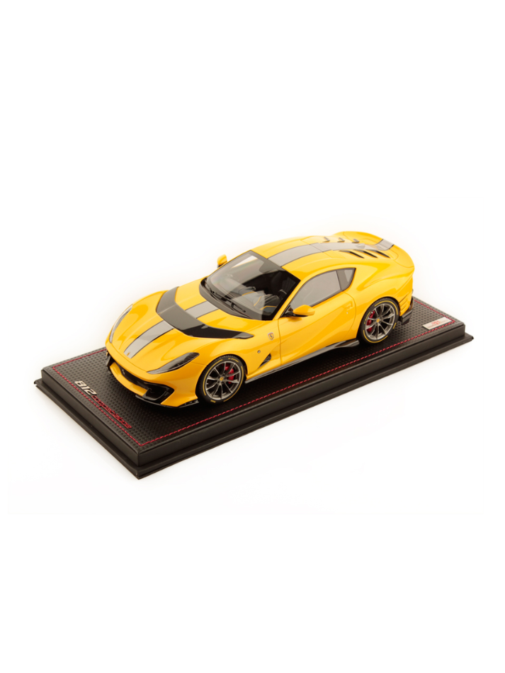 Modellino auto in scala 1:18 FERRARI 812 COMPETIZIONE GIALLO TRISTANO-1