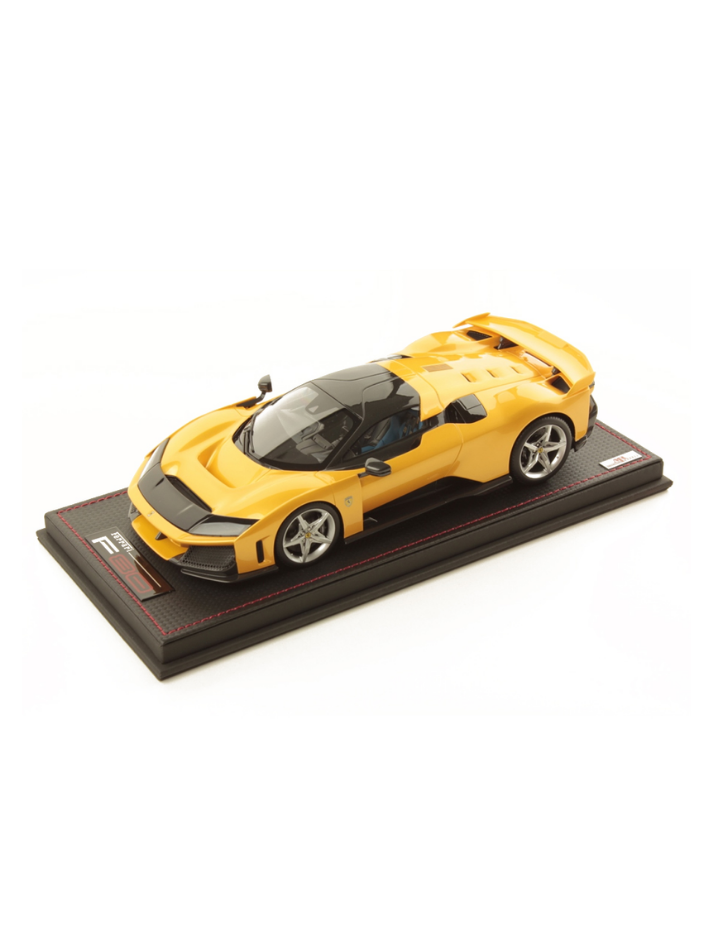 Modellino auto in scala 1:18 FERRARI F80 GIALLO TRIPLO STRATO-1