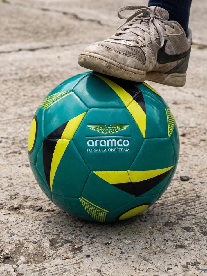 Pallone da calcio Aston Martin Aramco F1 Team Soccer Ball misura #5 green