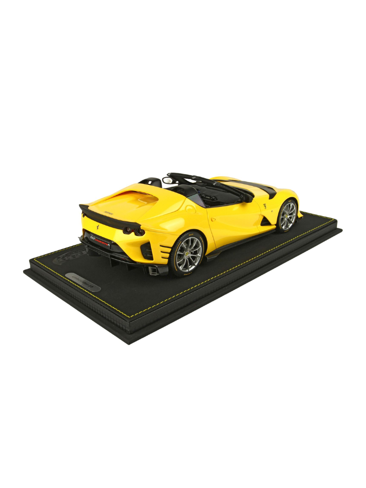 Modellino auto in scala 1:18 FERRARI 812 COMPETIZIONE GIALLO TRISTANO