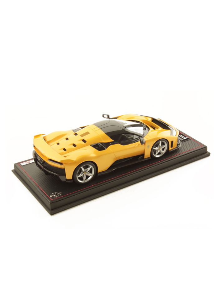 Modellino auto in scala 1:18 FERRARI F80 GIALLO TRIPLO STRATO-2