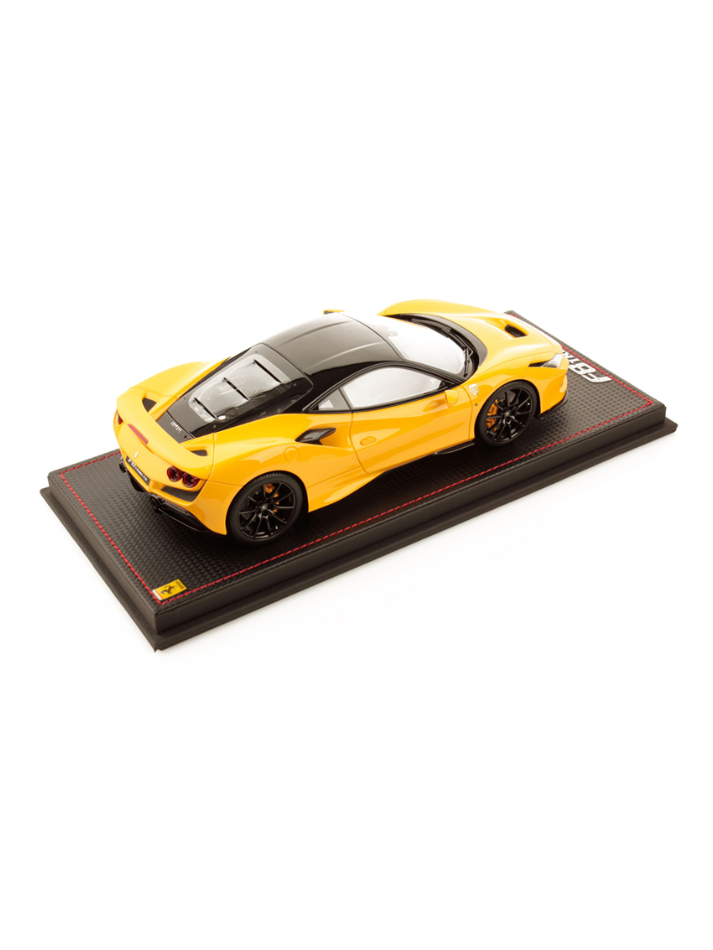 Modellino auto in scala 1:18 FERRARI F8 TRIBUTO GIALLO MODENA  LIMITED EDITION-2