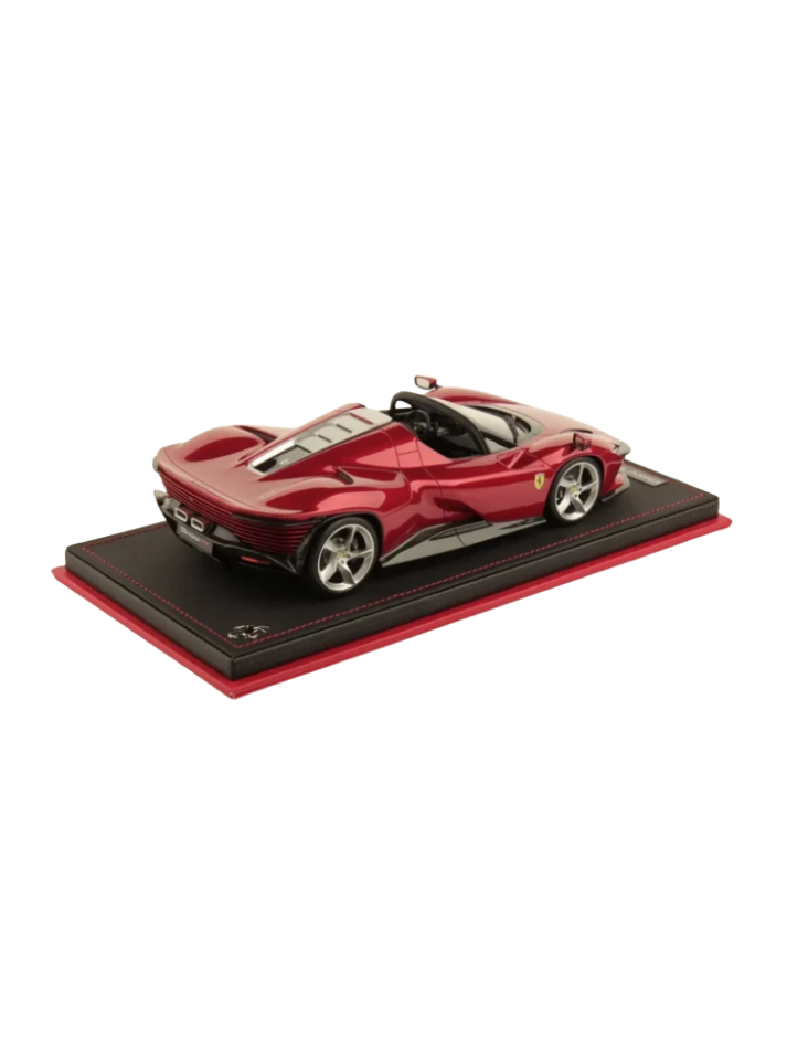 Modellino auto in scala 1:18 FERRARI DAYTONA SP3 ROSSO MAGMA
