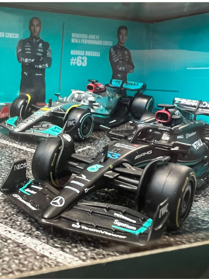 Modellini auto Burago in scala 1:43 MERCEDES AMG PETRONAS  W14 #44-W14 #63-W13 #44-W12 #44 box 4 cars-3