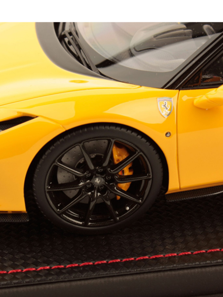 Modellino auto in scala 1:18 FERRARI F8 TRIBUTO GIALLO MODENA  LIMITED EDITION-4