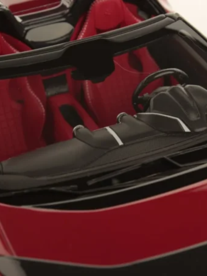 Modellino auto in scala 1:18 FERRARI 812 COMPETIZIONE ROSSO TRS-5