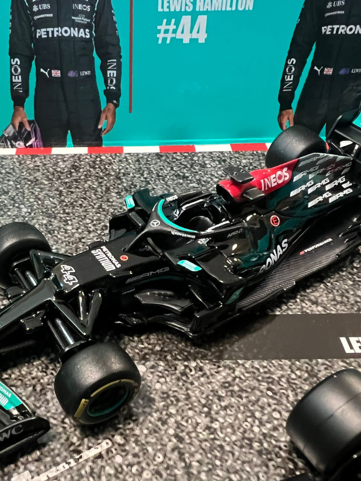 Modellini auto Burago in scala 1:43 MERCEDES AMG PETRONAS  W14 #44-W14 #63-W13 #44-W12 #44 box 4 cars-7