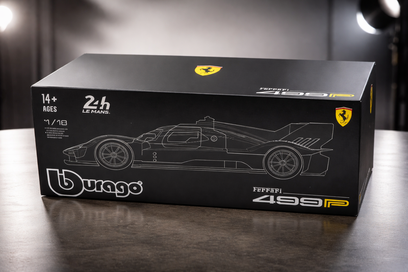 Modellino Auto Burago in scala 1:18 Signature Ferrari 499P Kubica-Ye-Shwartzman #83 Le Mans 2024-5