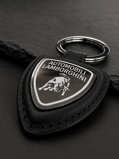Portachiavi Automobili Lamborghini in pelle con logo e anello per chiavi, elegante e di alta qualità.