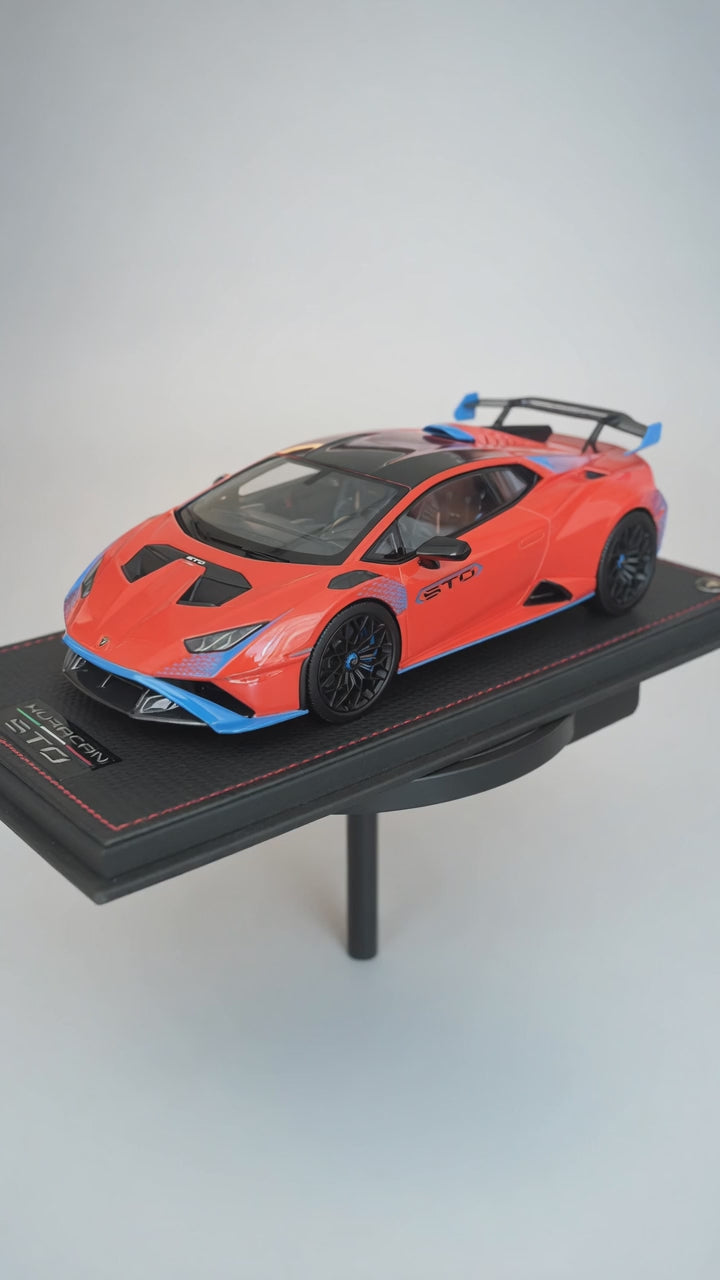 Modellino auto in scala 1:18 Lamborghini Huracán STO Arancio Xanto-2